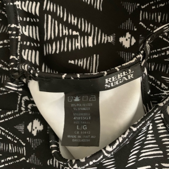 Aztec print romper (thick scuba like material) - Picture 4 of 4